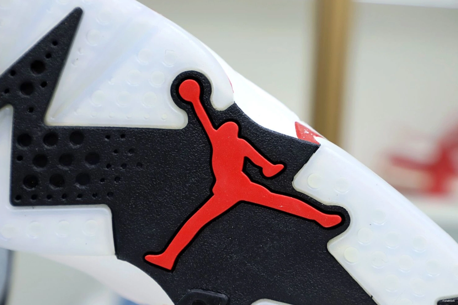 RED AIR JORDAN 6 OREO 0730
